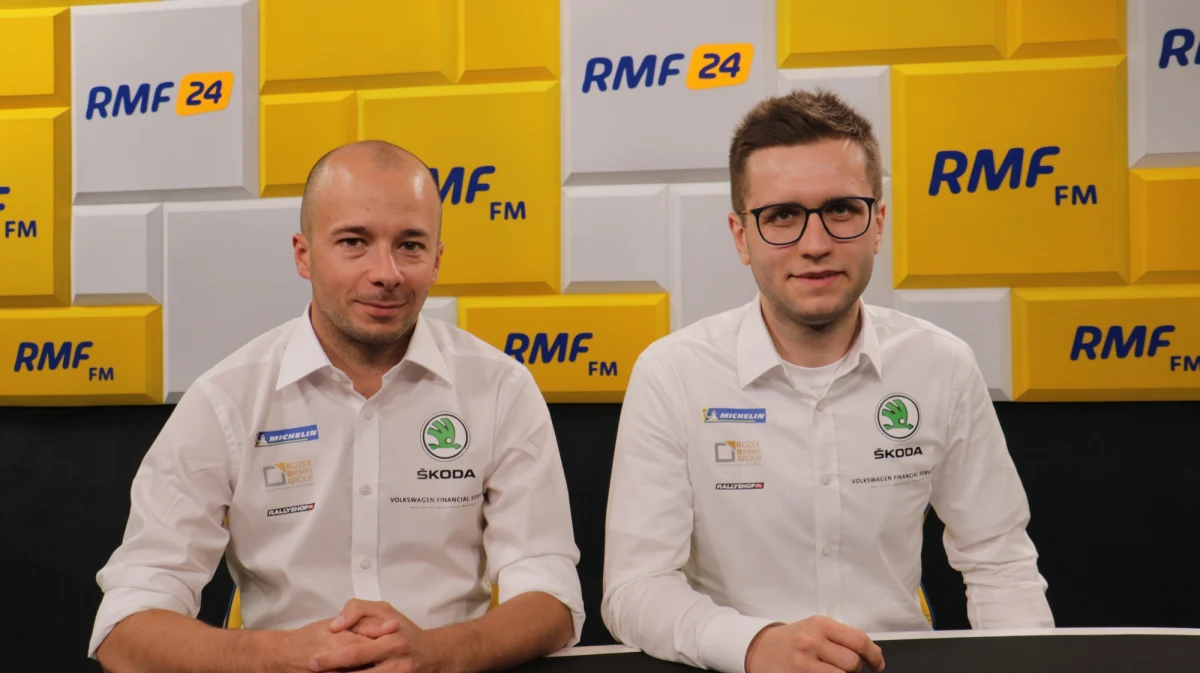 Czołowa polska załoga rajdowa rozpoczyna testy. Mikołaj Marczyk i Szymon Gospodarczyk, którzy w minionym sezonie zajęli drugie miejsce w klasyfikacji Rajdowych Samochodowych Mistrzostw Polski, zaczynają przygotowania do nowego sezonu. Wicemistrzowska załoga już dziś rozpoczyna pracę nad setupem swojej rajdówki. Marczyk i Gospodarczyk wraz z zespołem będą pracować nad doborem opon, zbieżnością oraz ustawieniami stabilizatorów. Trzeba też sprawdzić pracę sprężyn i amortyzatorów. To wszystko w ramach przygotowań do weekendowego rajdu, który będzie pierwszym testem przed rozpoczynającymi się pod koniec kwietnia Rajdowymi Samochodowymi Mistrzostwami Polski. Z Miko Marczykiem i Szymonem Gospodarczykiem rozmawiał Patryk Serwański.