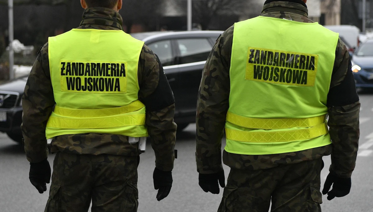 Żandarmeria zatrzymała trzy osoby, w tym byłego dowódcę generalnego rodzajów sił zbrojnych gen. Lecha M. w związku z organizacją pokazów lotniczych "Air Show" w Radomiu w latach 2010-2015 - poinformował PAP rzecznik Prokuratury Okręgowej w Warszawie prok. Łukasz Łapczyński.