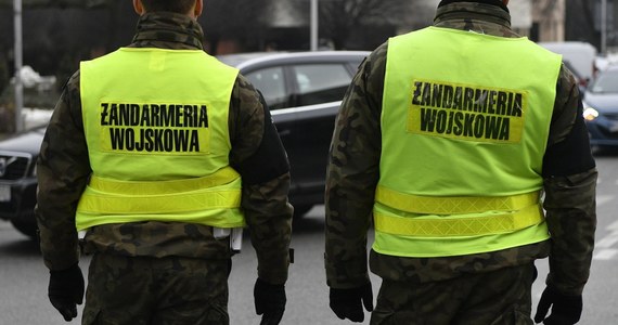 Żandarmeria zatrzymała trzy osoby, w tym byłego dowódcę generalnego rodzajów sił zbrojnych gen. Lecha M. w związku z organizacją pokazów lotniczych "Air Show" w Radomiu w latach 2010-2015 - poinformował PAP rzecznik Prokuratury Okręgowej w Warszawie prok. Łukasz Łapczyński.