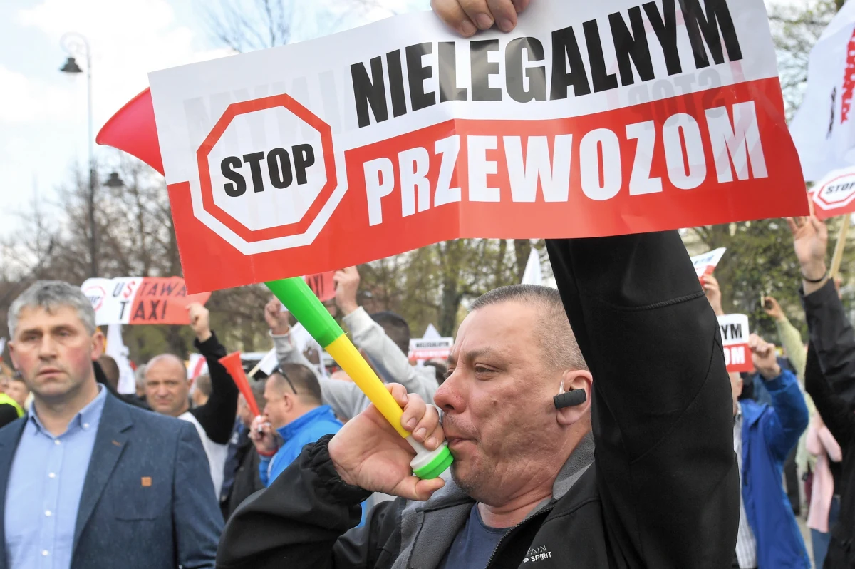 ​Taksówkarze zawieszają protest. W środę w samo południe rozpoczynają się ich negocjacje z przedstawicielami kilku ministerstw - poinformował we wtorek przewodniczący mazowieckiego NSZZ "Solidarność" Rafał Piotr Jurek.