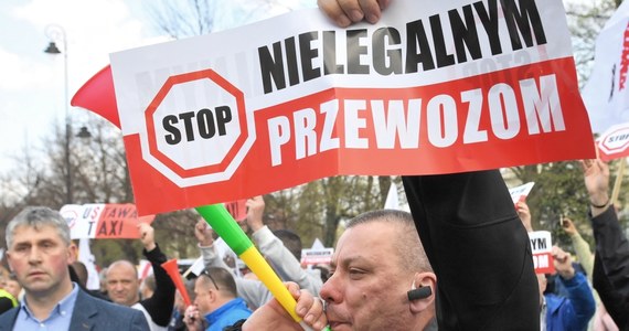 ​Taksówkarze zawieszają protest. W środę w samo południe rozpoczynają się ich negocjacje z przedstawicielami kilku ministerstw - poinformował we wtorek przewodniczący mazowieckiego NSZZ "Solidarność" Rafał Piotr Jurek.