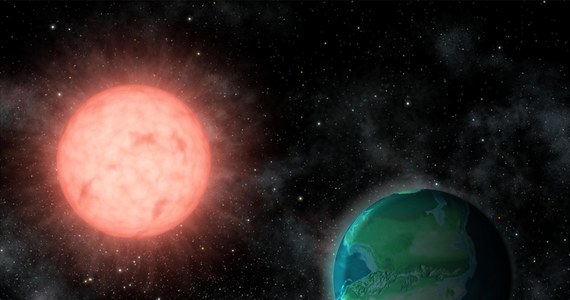 Być może pozaziemskiego życia nie trzeba szukać bardzo daleko. Najbliższe nam skaliste planety pozasłoneczne mogą okazać się miejscem dogodnym do jego rozwoju. Przekonują o tym na łamach czasopisma "Monthly Notices of the Royal Astronomical Society" naukowcy z Cornell University. Odkrycie przed paroma laty planet w strefach zamieszkiwalnych najbliższych Układowi Słonecznemu gwiazd, wywołało nadzieje na to, że może da się tam odkryć życie. Astronomowie szybko ostudzili je, przekonując, że ich powierzchnię bombarduje gigantyczne promieniowanie. Badacze z Cornell University twierdzą, że to nie musi być żadna przeszkoda. Potwierdza to ich zdaniem... nasz przykład.