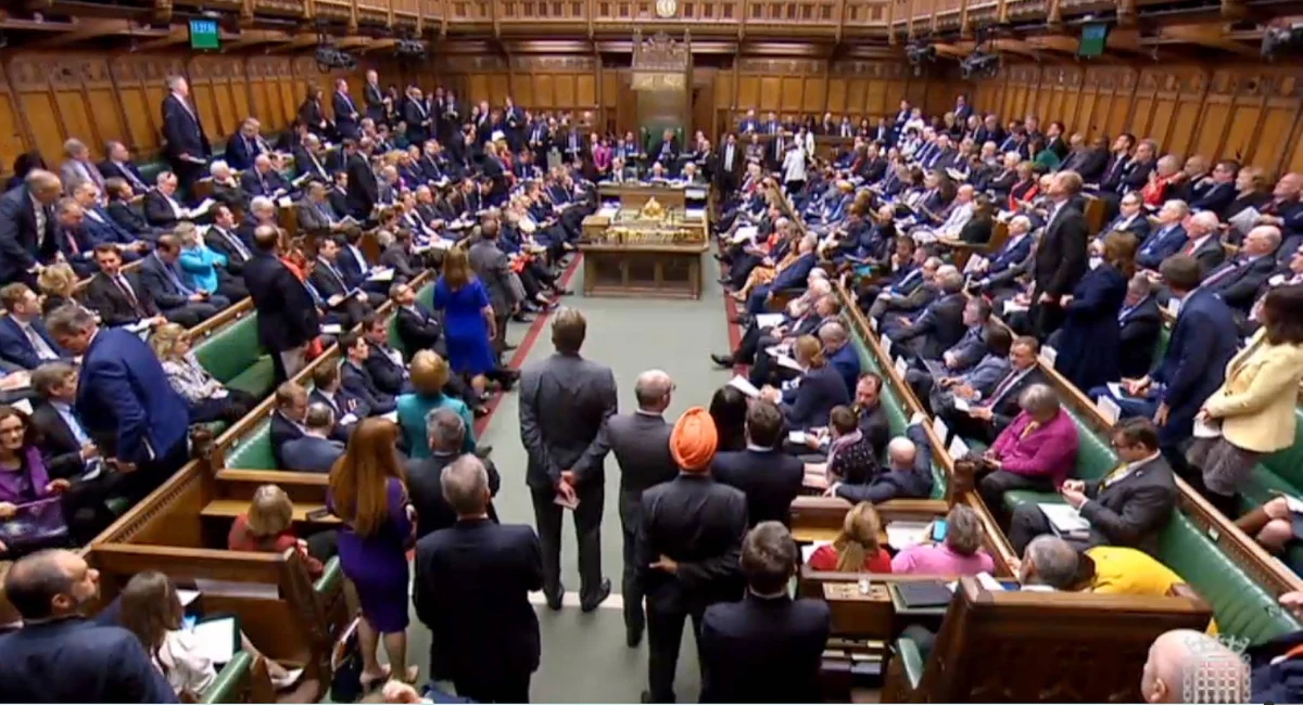 Brytyjski rząd nie doszedł we wtorek do porozumienia z opozycyjną Partią Pracy w sprawie kompromisowej umowy brexitu. Jak podkreślono, obie strony będą kontynuowały rozmowy po zakończeniu zaplanowanego na środę i czwartek szczytu Rady Europejskiej.
