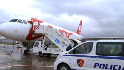 Napad rabunkowy na lotnisku. Świadkami pasażerowie samolotu 