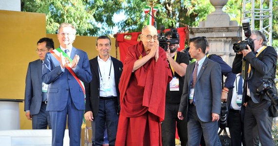 83-letni duchowy przywódca tybetańskich buddystów Dalajlama XIV został przyjęty do szpitala w Delhi z zakażeniem dróg oddechowych. Jego stan jest stabilny – podały agencje, cytując osobistego sekretarza dalajlamy Tenzina Taklhę.