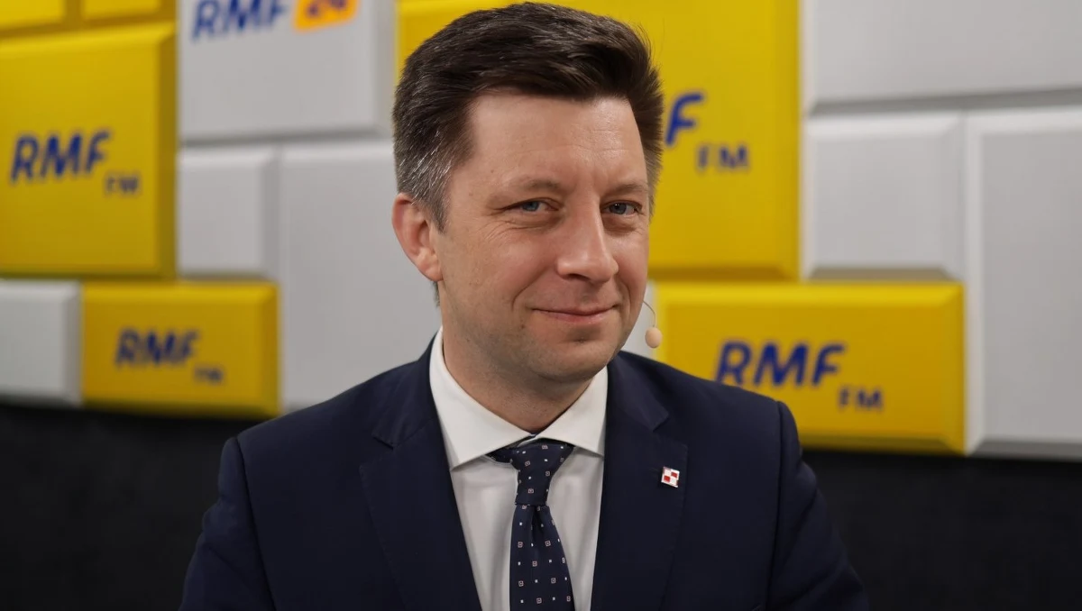 "Dzisiaj we wszystkich 16 województwach rozpoczną się egzaminy, chyba że wydarzą się jakieś ekstraordynaryjne sytuacje, ale liczymy, że do niczego takiego nie dojdzie. (…) Udało się skompletować wszystkie komisje, dzięki czemu dziś mogą odbyć się egzaminy. Wczoraj po południu z ministrem Pawłem Szefernakerem mieliśmy telekonferencję z wszystkimi wojewodami i z częścią kuratorów. Ja skończyłem telefoniczne rozmowy z wojewodami przed północą i moja wiedza na północ jest taka, że cała sytuacja jest pod kontrolą" - powiedział w Porannej rozmowie w RMF FM szef kancelarii premiera Michał Dworczyk.