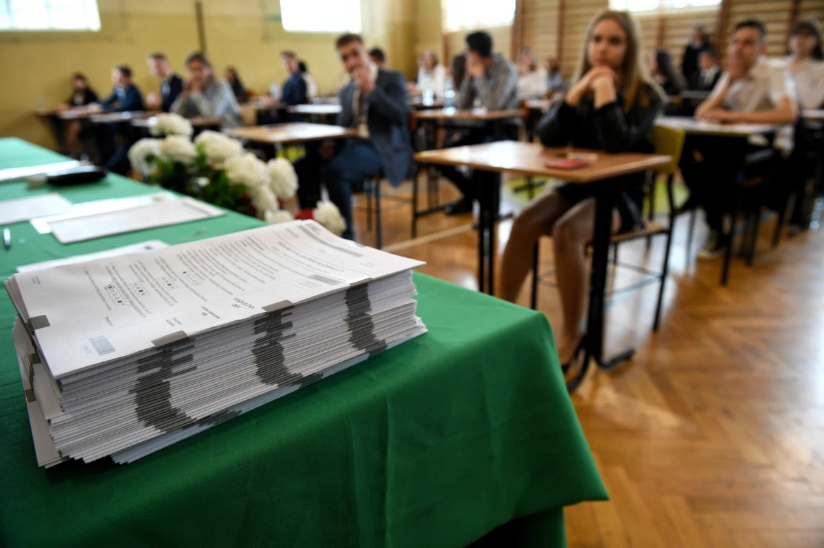 Gimnazjaliści, sprawdźcie, jak poszło Wam dzisiaj na egzaminie z języka polskiego! Na RMF 24 publikujemy arkusz zadań i proponowane rozwiązania, opracowane przez polonistkę ze Szkoły Podstawowej nr 1 w Łodzi!