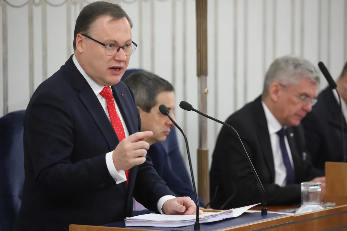 "Wypowiedź głupia i nieodpowiedzialna, dająca paliwo naszym oponentom, mam nadzieję, że będzie refleksja i słowo: przepraszam" - w ten sposób Joachim Brudziński skomentował na Twitterze słowa senatora Grzegorza Biereckiego, który podczas obchodów 9. rocznicy katastrofy smoleńskiej mówił o "oczyszczeniu Polski z ludzi, którzy nie są godni, aby należeć do naszej wspólnoty narodowej".