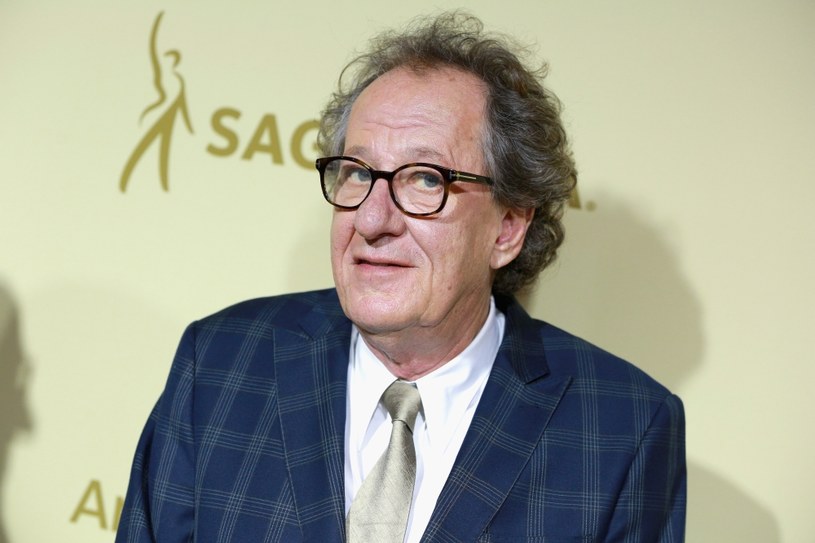 Zdobywca Oscara za rolę w filmie "Blask" ma otrzymać prawie 610 tysięcy dolarów od australijskiego tabloidu "Daily Telegraph" za opublikowanie w 2017 roku tekstu, w którym zarzucano mu nieodpowiednie zachowanie wobec koleżanki z planu. 