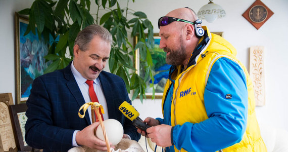 W imieniu osób niepełnosprawnych oraz ich rodziców i opiekunów wyrażam podziękowanie dla Radia RMF za zorganizowanie akcji "Prezydenckie Pisanki" oraz dla prezydentów miast, którzy włączyli się do tej akcji. Mam nadzieję, że aukcja przyniesie konkretne wsparcie materialne dla świetlic terapeutycznych, których działalność jest zagrożona. Przyniesie też niemniej ważne wsparcie duchowe. Jak mówi przysłowie: Prawdziwych przyjaciół poznaje się w biedzie! Wesołych Świąt Wielkiej Nocy!