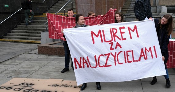 44 proc. Polaków popiera protest nauczycieli – wynika sondażu CBOS. 36 proc. respondentów jest przeciw. 