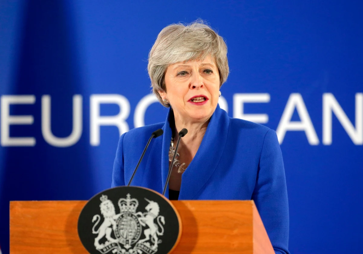 Theresa May pozostanie szefową brytyjskiego rządu do zakończenia brexitu – uważa Minister finansów Wielkiej Brytanii Philip Hammond i dodaje "O ile wiem, nie ma ona zamiaru rezygnować z urzędu przed zamknięciem tego procesu".
