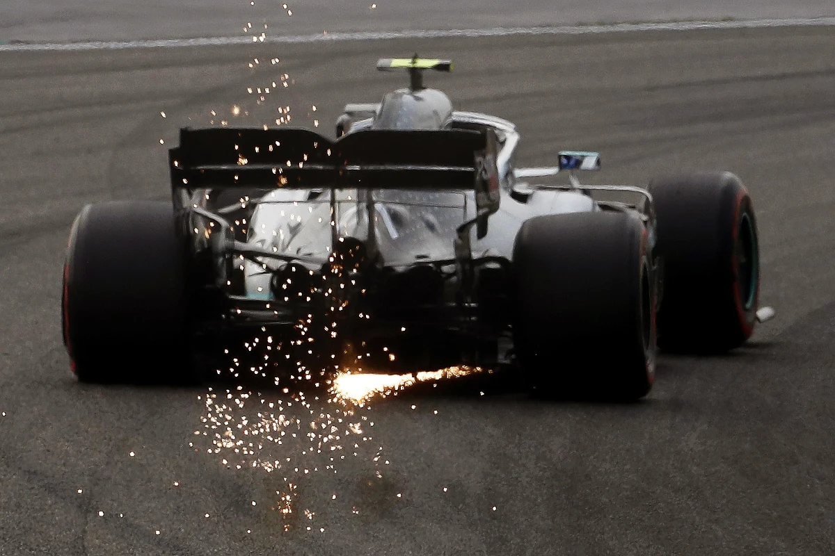 Valtteri Bottas z zespołu Mercedesa wywalczył pole position przed niedzielnym wyścigiem Formuły 1 o Grand Prix Chin na torze w Szanghaju, trzecią rundą mistrzostw świata. Fin po raz siódmy w karierze wystartuje z pierwszego pola. Robert Kubica z Williamsa wystartuje z osiemnastego.