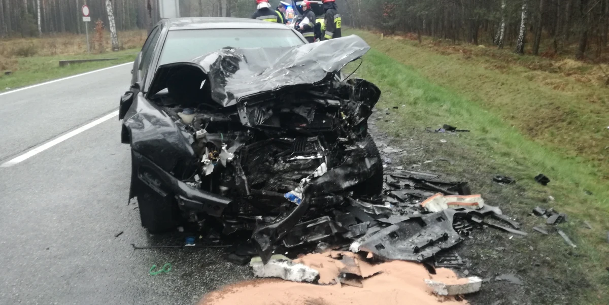 Dwie osoby zostały ranne w wypadku w miejscowości Bierdzany na drodze krajowej nr 45 z Opola do Kluczborka. Zderzyły się tam dwa auta osobowe. Zdjęcia z miejsca zdarzenia dostaliśmy na Gorącą Linię RMF FM. 