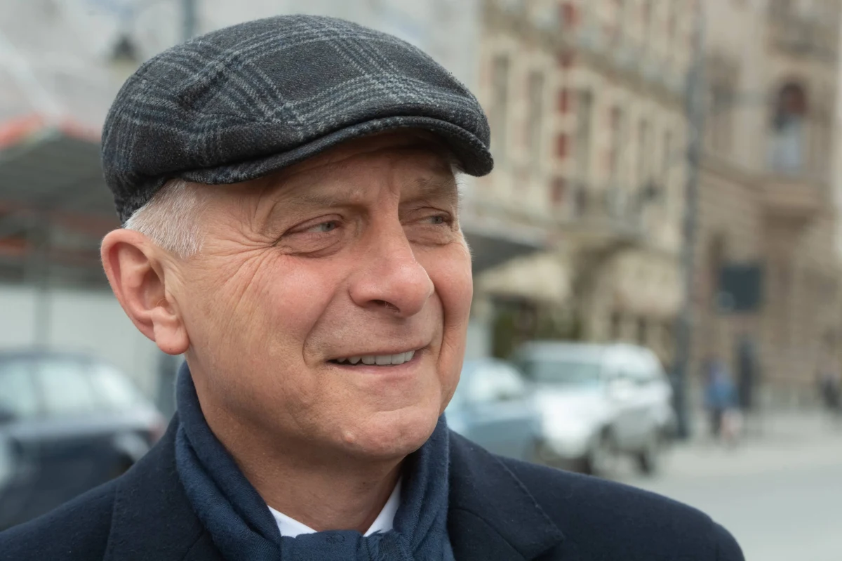 "Jesteśmy świadkami najpoważniejszego kryzysu w polskiej edukacji od 1989 roku. Taka sytuacja wymaga szczególnych, wyjątkowych działań" – mówił w Łodzi Marek Belka, lider listy Koalicji Europejskiej w wyborach do PE w regionie łódzkim. "To moment, w którym premier Morawiecki powinien przejąć inicjatywę i zdymisjonować panią minister Zalewską, która w środowiskach nauczycielskich nie ma krzty zaufania" - ocenił.