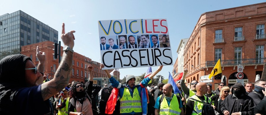 Podczas sobotniego protestu "żółtych kamizelek" w Paryżu zatrzymano 27 osoby. Z kolei 23 osoby zatrzymano w Tuluzie na południu Francji. 