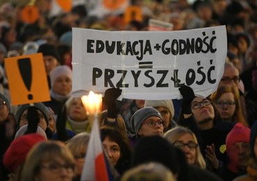 Manifestacja poparcia dla strajkujących nauczycieli. "Zatrzymać edukoszmar"