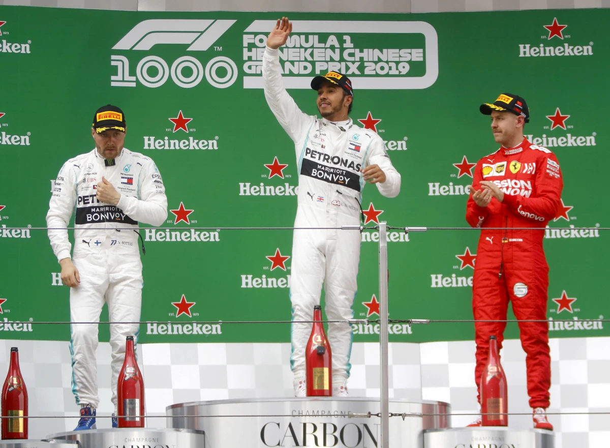 Broniący tytułu Brytyjczyk Lewis Hamilton (Mercedes GP) zwyciężył po raz 75. w swojej karierze. Ostatni na mecie wyścigu w Szanghaju był Robert Kubica (Williams), który ukończył rywalizację na 17. miejscu. 