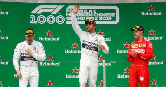 Broniący tytułu Brytyjczyk Lewis Hamilton (Mercedes GP) zwyciężył po raz 75. w swojej karierze. Ostatni na mecie wyścigu w Szanghaju był Robert Kubica (Williams), który ukończył rywalizację na 17. miejscu. 