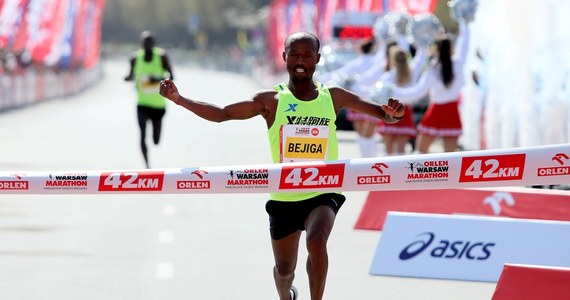 Etiopczyk Regasa Mindaye Bejiga czasem 2:09.42 wygrał Orlen Warsaw Marathon. Wśród kobiet najlepsza była Kenijka Sheila Jerotich – 2:26.06. Mistrzem Polski w maratonie został Marcin Chabowski (STS Pomerania Szczecinek), który zajął czwarte miejsce.