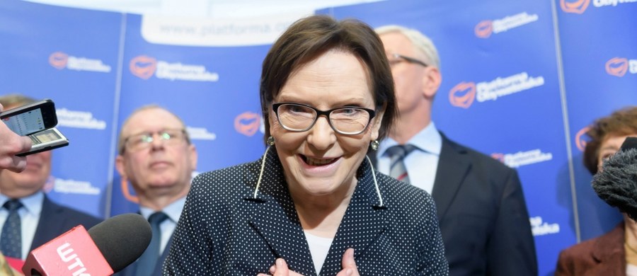 "Wiele opinii słyszałam, szczególnie z ust tych, którzy obecnie rządzą, opinii, że to jest protest polityczny, że oczywiście chodzi tylko i wyłącznie o pieniądze" – mówiła w Poznaniu była premier Ewa Kopacz odnosząc się do strajku nauczycieli. "Chcę powiedzieć, że tu chodzi o coś więcej - chodzi o godność tego zawodu i o przyszłość naszych dzieci, bo to my rodzice oddajemy w ręce nauczycieli przyszłość naszych dzieci” – dodała liderka wielkopolskiej listy Koalicji Europejskiej do Parlamentu Europejskiego. 