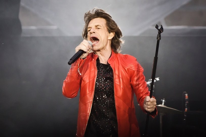 Lider The Rolling Stones Mick Jagger po operacji serca czuje się coraz lepiej. Wokalista pokazał fotografie ze swojego spaceru po parku. Jagger przeszedł operację wszczepienia zastawki aortalnej.