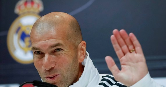 Będą zmiany w składzie Realu Madryt. Przyznał to otwarcie trener "Królewskich" Zinedine Zidane. Do roszad w kadrze Realu Madryt ma dość po sezonie, który przyniósł duże rozczarowanie. Zidane powrócił na ławkę trenerską zespołu z Madrytu w marcu. Stało się to po zwolnieniu Santiago Solariego. Argentyńczyk odpadł z Realem z Ligi Mistrzów, przegrał Puchar Króla i to w rywalizacji z Barceloną. W La Liga natomiast "Królewscy" zajmują trzecie miejsce i tracą 14 punktów do Barcelony.