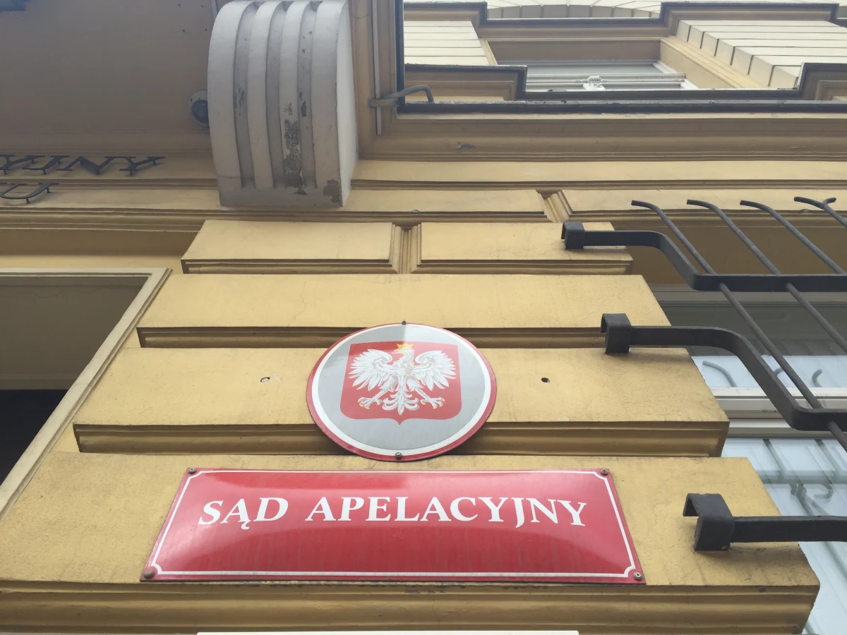 NSZZ Solidarność ma przeprosić Komitet Obrony Demokracji za stwierdzenie, że w szeregach KOD są m.in. byli funkcjonariusze Służby Bezpieczeństwa i Wojskowych Służb Informacyjnych - orzekł Sąd Apelacyjny w Gdańsku. Wyrok jest prawomocny. Sąd nie uwzględnił tym samym apelacji od wyroku sądu niższej instancji, złożonej przez "Solidarność". 