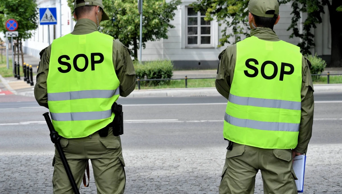 ​Kolejna kolizja z udziałem samochodu Służby Ochrony Państwa. Auta biura administracyjnego SOP zostało rozbite na ulicy Czerniakowskiej w Warszawie.