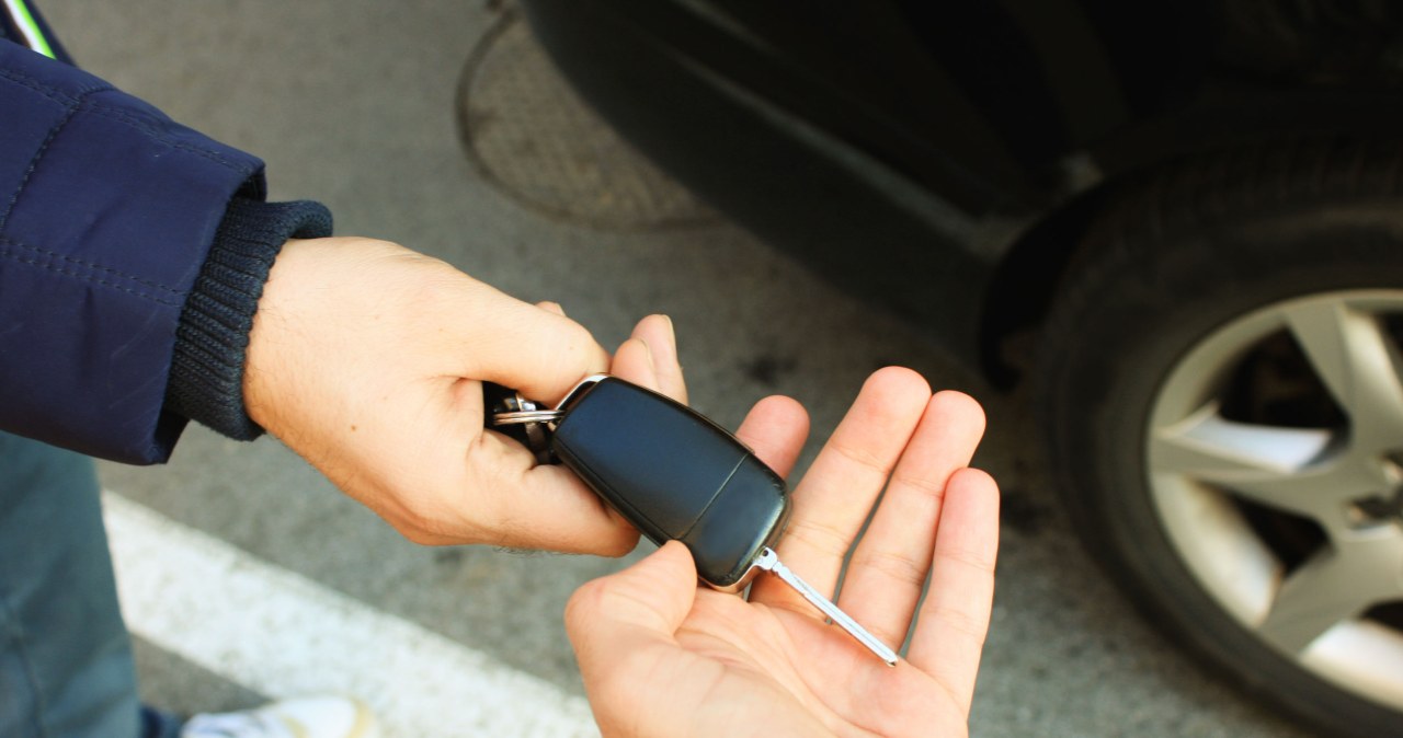 Kupił samochód po znajomości. Dostał karę od Urzędu Skarbowego