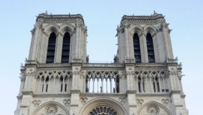Katedra Notre Dame na archiwalnych zdjęciach