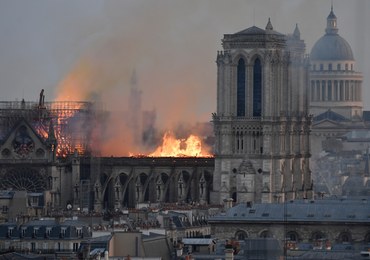 Katedra Notre Dame w ogniu