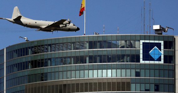 Z powodu fałszywego alarmu bombowego ewakuowano 57-piętrowy wieżowiec w Madrycie, w którym mieszczą się m.in. ambasady Australii, Wielkiej Brytanii, Holandii i Kanady - poinformowała policja. 