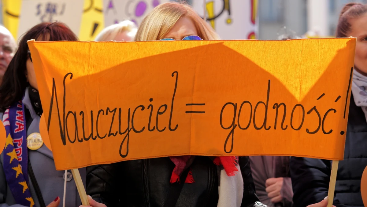 Dyrektor szkoły, w razie strajku nauczycieli, może samodzielnie podjąć decyzję w sprawie klasyfikacji uczniów klas maturalnych - tak twierdzi małopolska kurator oświaty Barbara Nowak.