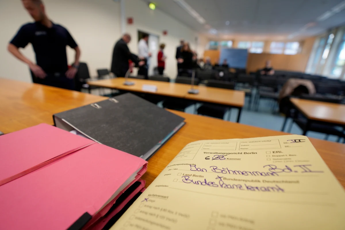 Sąd w Berlinie odrzucił we wtorek pozew satyryka Jana Boehmermanna, który domagał się zabronienia Urzędowi Kanclerskiemu i kanclerz Angeli Merkel krytykowania jego wiersza, wymierzonego przeciwko tureckiemu prezydentowi Recepowi Tayyipowi Erdoganowi.