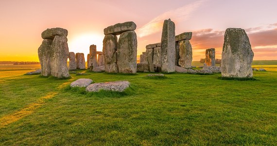 Przodkowie budowniczych Stonehenge pochodzili z rejonów współczesnej Turcji. Wynik badań na ten temat opublikowano w renomowanym magazynie Nature Ecology & Evolution. Ludzie ci zaczęli przybywać na Wyspy ok. 7 tys. lat przed naszą erą, czyli na 4 tys. lat przed powstaniem pierwszego kręgu neolitycznych głazów w zachodniej Anglii.  