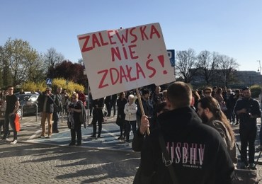 Egzamin ósmoklasistów bez zakłóceń. W czwartek rozmowy rządu i związkowców [ZAPIS RELACJI]
