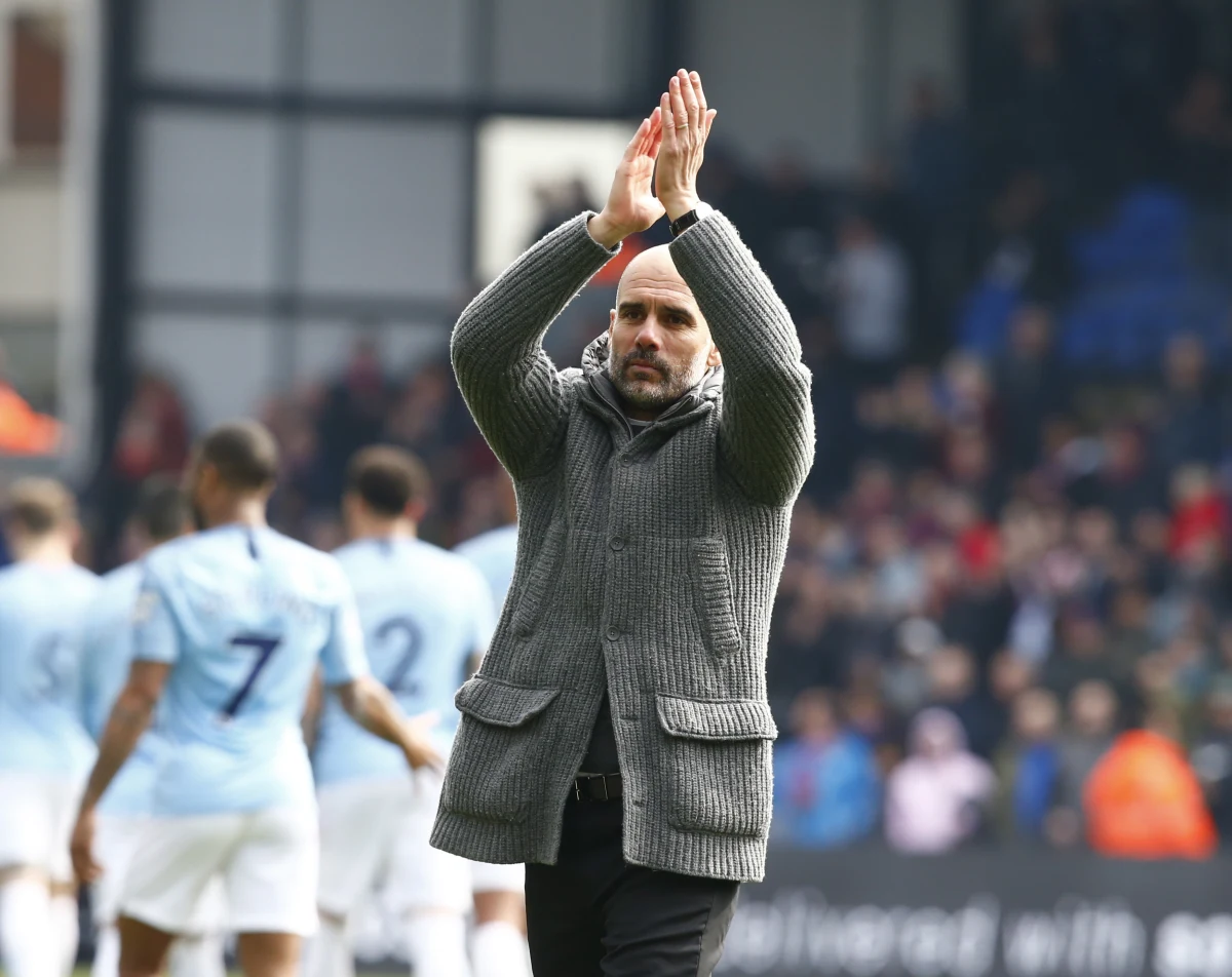 Trener Manchesteru City Josep Guardiola zaapelował do fanów klubu, aby zapomnieli o swojej niechęci do Europejskiej Unii Piłkarskiej (UEFA) i wspierali zawodników w środowym ćwierćfinale Ligi Mistrzów z Tottenhamem. "Bez kibiców nie awansujemy" - stwierdził.
