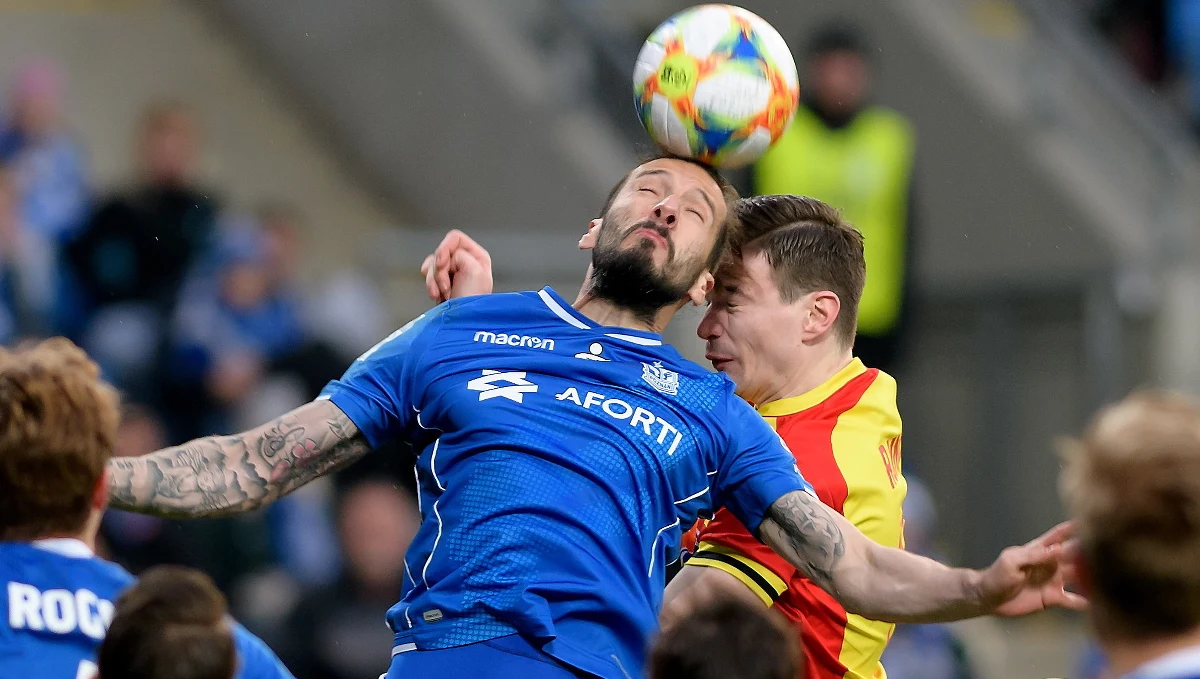 Pomocnicy Łukasz Trałka, Maciej Gajos oraz bramkarze Jasmin Buric i Matus Putnocky to tylko niektórzy piłkarze, którzy po zakończeniu sezonu odejdą z Lecha Poznań. Klub we wtorek poinformował, że drużynę opuści aż 10 zawodników.