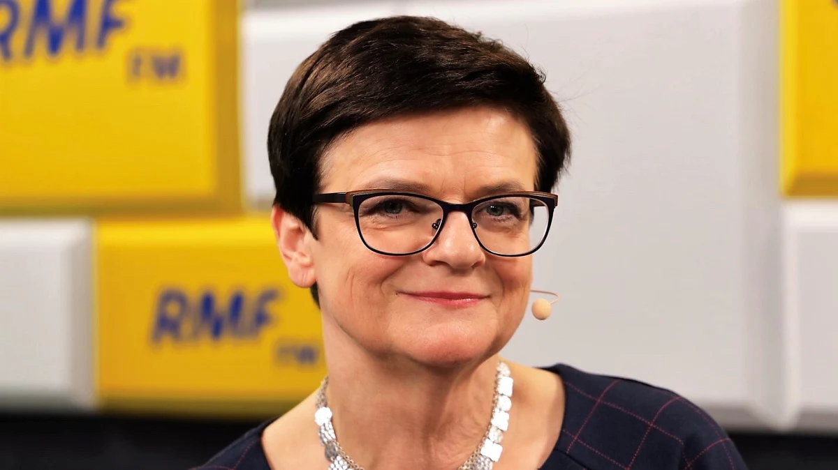 "Myślę, że po tej postawie, jaką pokazała pani prezydentowa od początku strajku, to raczej Agata Kornhauser-Duda nie byłaby dobrym mediatorem. Nauczyciele od samego początku oczekiwali wsparcia i go nie dostali (...). Myślę, że nikt nie wierzy w bezstronność pani prezydentowej, również po słowach pana prezydenta i po tym, jak potraktował wcześniej nauczycieli mówiąc o tym, że chcą więcej zarabiać, a mało pracują. Mediator powinien być zewnętrzny" - mówiła w Popołudniowej rozmowie w RMF FM Krystyna Szumilas pytana o to, czy Agata Kornhauser-Duda byłaby dobrym mediatorem między rządem a nauczycielami.