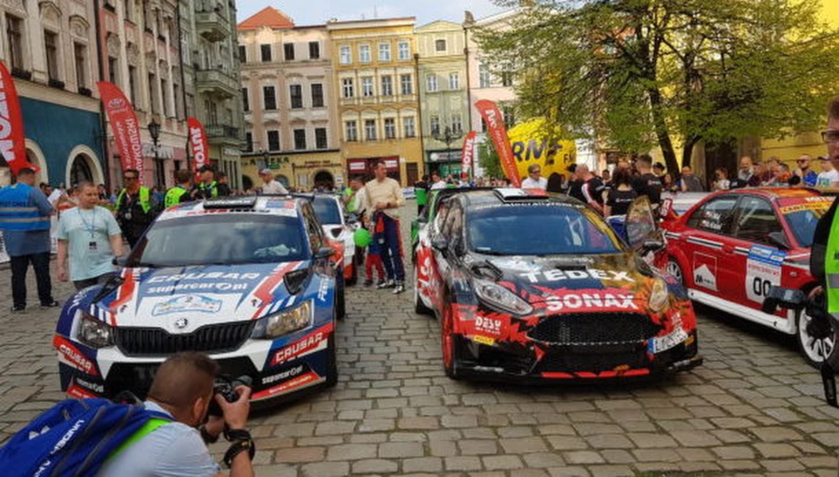 70 załóg zgłosiło się do tegorocznego Rajdu Świdnickiego-Krause. To impreza, która rozpoczyna sezon Rajdowych Samochodowych Mistrzostw Polski. W Świdnicy zobaczymy aż 11 aut klasy R5. To rekord jeśli chodzi o mistrzostwa Polski. Zabraknie jednak kilku ważnych nazwisk.