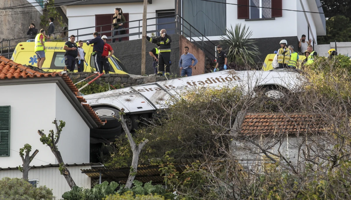 Tragiczny wypadek autobusu turystycznego w miejscowości Canico na portugalskiej Maderze. Zginęło co najmniej 29 turystów z Niemiec. Pojazdem podróżowały łącznie 53 osoby, w tym kilku obywateli Portugalii.