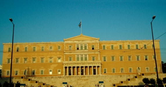 Parlament Grecji zdecydował, że Ateny mają oficjalnie zażądać od Niemiec reparacji za zniszczenia i zbrodnie wojenne z okresu drugiej wojny światowej. Według greckiej komisji ekspertów w grę wchodzi co najmniej 290 miliardów euro.