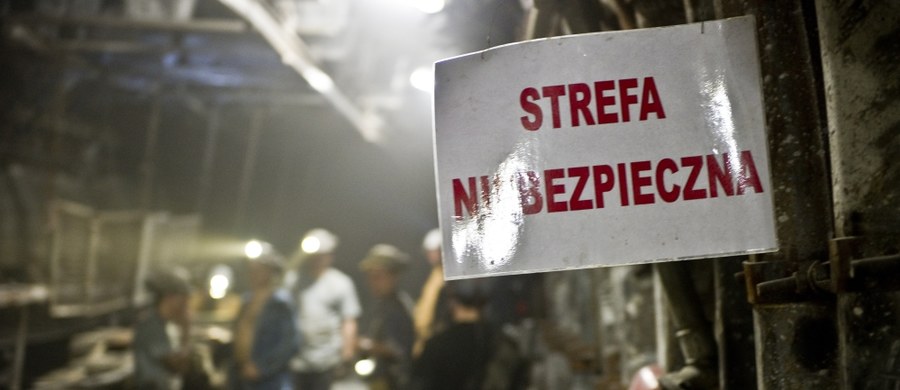 90 pracowników ewakuowano minionej nocy z wyrobisk Zakładu Górniczego „Sobieski” w Jaworznie. 500 metrów pod ziemią doszło do pożaru endogenicznego.