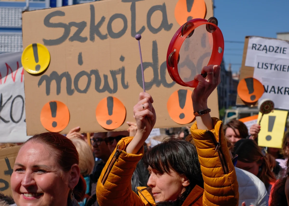 Nauczyciele zarabiają za mało. I to fakt niepodlegający jakiejkolwiek dyskusji. Strajk w walce o wyższe pensje - w przypadku tej grupy zawodowej - jest jak najbardziej uzasadniony. Diabeł jednak tkwi w szczegółach. I ważne jest to, by te diabelskie metody nie były górą nad wszystkimi ludzkimi zachowaniami. 
