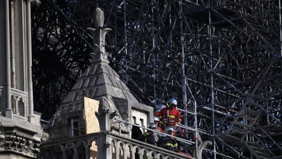 Pożar Notre Dame. Przed katedrą stanie drewniany kościół?