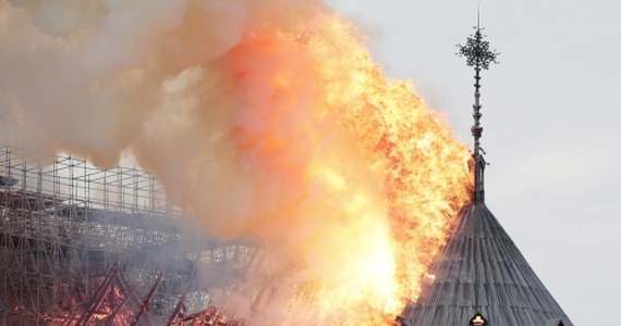 Śledczy badający sprawę pożaru paryskiej katedry Notre Dame sądzą, że przyczyną tragedii prawdopodobnie było zwarcie elektryczne - powiedział w czwartek chcący zachować anonimowość przedstawiciel francuskiej policji, cytowany przez Associated Press.