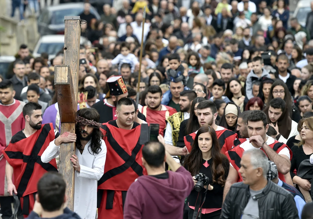 Kościół katolicki obchodzi dziś drugi dzień Triduum Paschalnego - Wielki Piątek, upamiętniający śmierć Chrystusa na krzyżu. W kościołach odprawiana jest liturgia Męki Pańskiej.