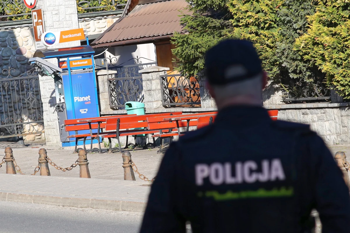 Obok znanego zakopiańskiego sanktuarium maryjnego na Krzeptówkach w nocy z czwartku na piątek wysadzono bankomat. Z uwagi na pracę policji droga w okolicy sanktuarium została zamknięta do 14. Policja kierowała ruch na objazdy przez Kościelisko.