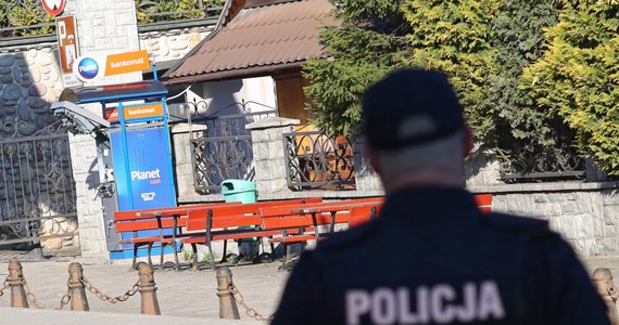 Obok znanego zakopiańskiego sanktuarium maryjnego na Krzeptówkach w nocy z czwartku na piątek wysadzono bankomat. Z uwagi na pracę policji droga w okolicy sanktuarium została zamknięta do 14. Policja kierowała ruch na objazdy przez Kościelisko.